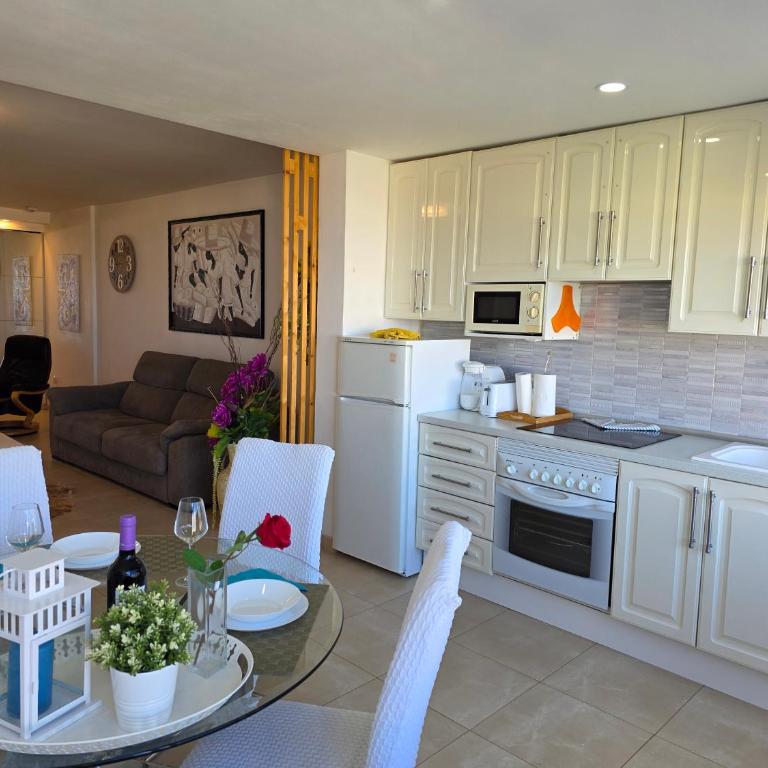 Apartment Jacaranda 2 by sea and beach, pool, very central, dishwasher, Wifi, fantastic seaview - Apartamento de 2 dormitorios - 12