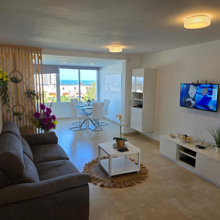 Apartment Jacaranda 2 by sea and beach, pool, very central, dishwasher, Wifi, fantastic seaview - Apartamento de 2 dormitorios - 8