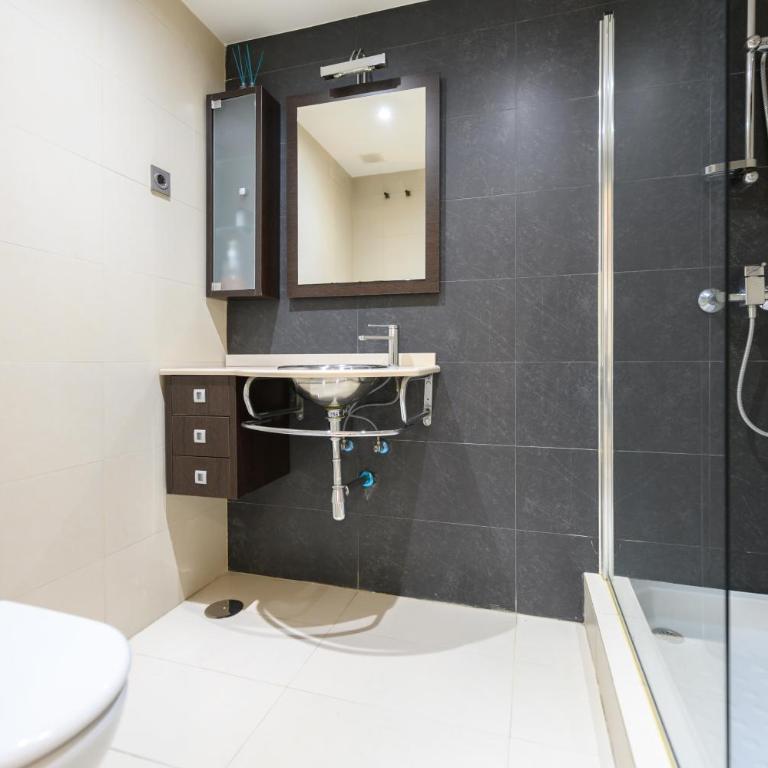 Acogedor Dúplex con Cocina Abierta y Suite Privada en Madrid LDM11034 - One-Bedroom Apartment - 16