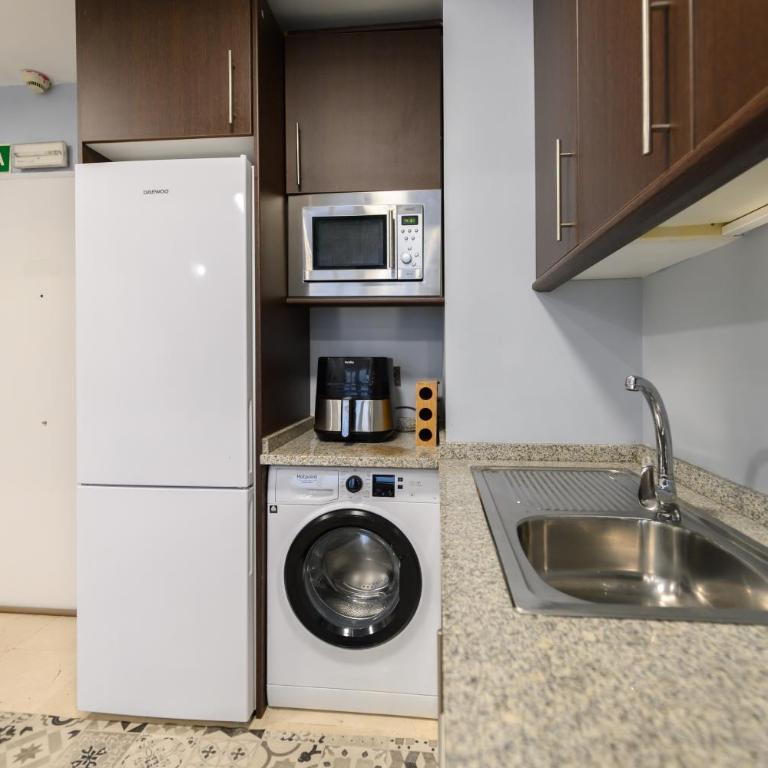 Acogedor Dúplex con Cocina Abierta y Suite Privada en Madrid LDM11034 - One-Bedroom Apartment - 33