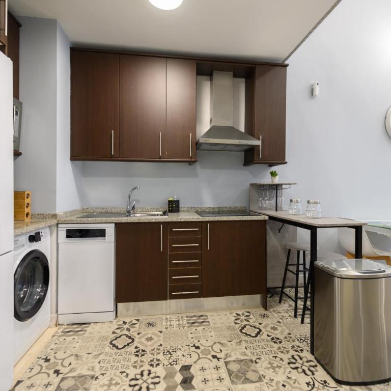 Acogedor Dúplex con Cocina Abierta y Suite Privada en Madrid LDM11034 - One-Bedroom Apartment - 30