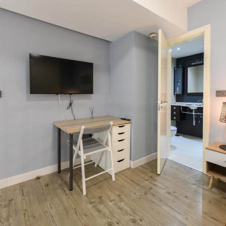 Acogedor Dúplex con Cocina Abierta y Suite Privada en Madrid LDM11034 - One-Bedroom Apartment - 31