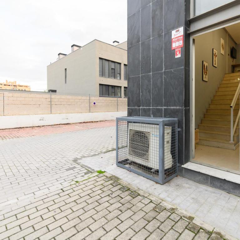 Acogedor Dúplex con Cocina Abierta y Suite Privada en Madrid LDM11034 - One-Bedroom Apartment - 65