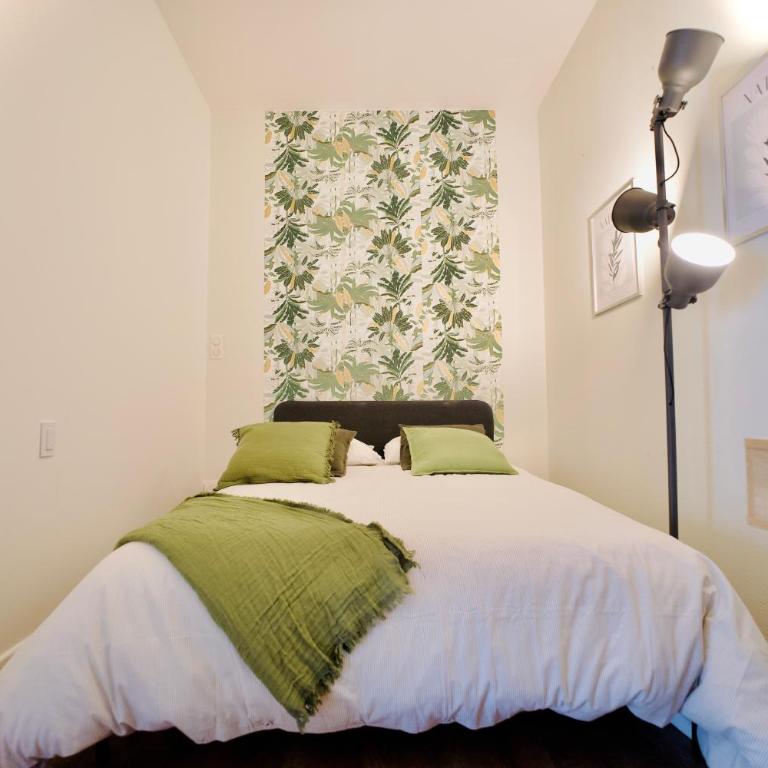 Modern & Hypercentre, Private Balcony - Two-Bedroom Deluxe Apartment with Balcony - 18
