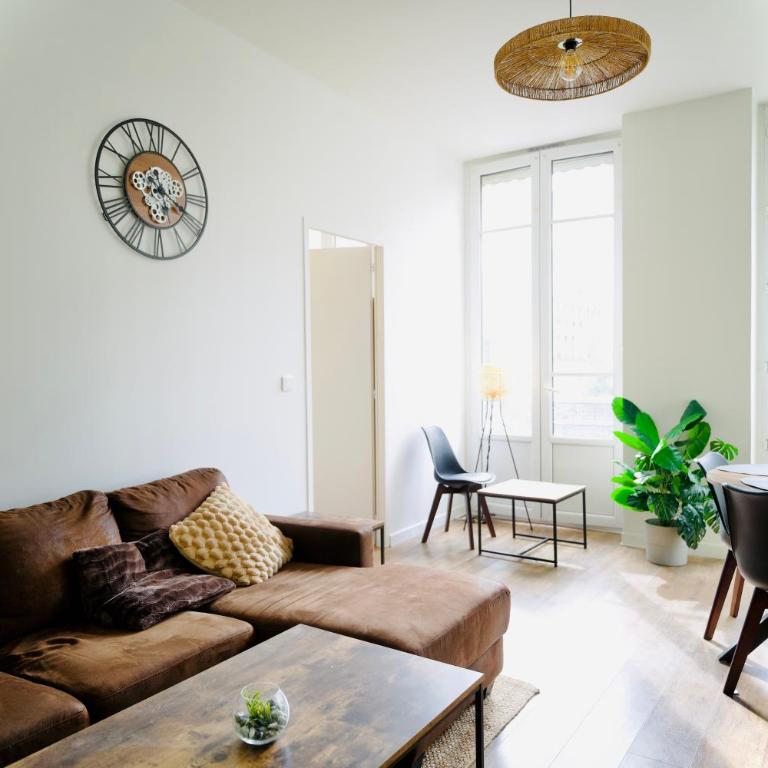 Modern & Hypercentre, Private Balcony - Two-Bedroom Deluxe Apartment with Balcony - 19