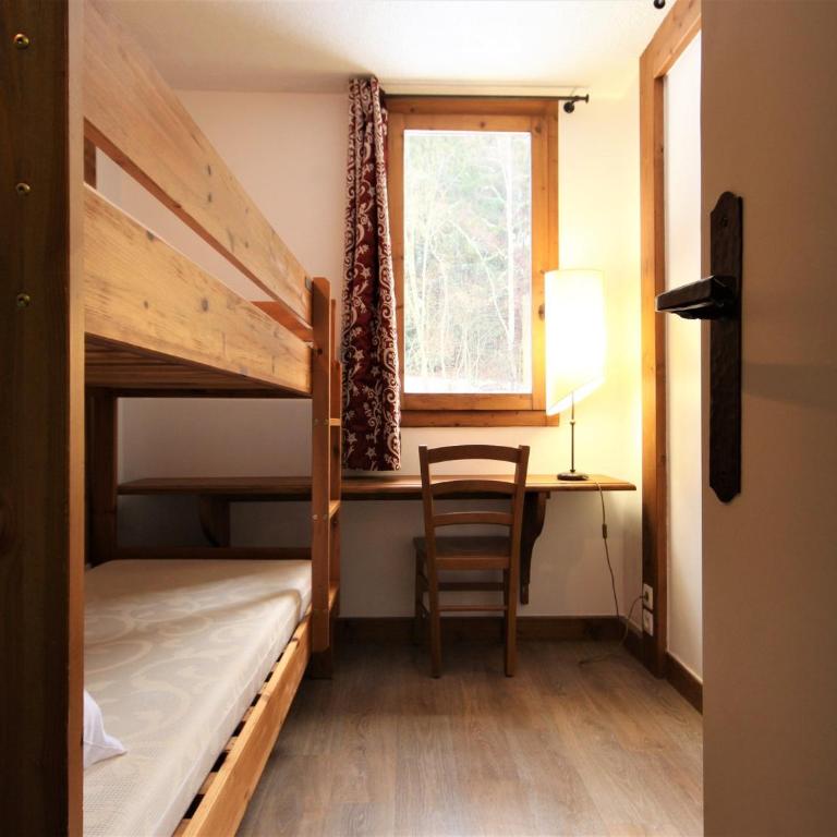 Appartement spacieux près du centre, balcon - Apartment mit 2 Schlafzimmern - 7