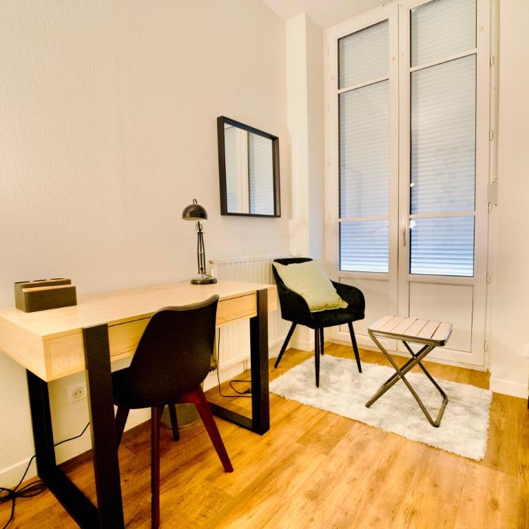 Modern & Hypercentre, Private Balcony - Two-Bedroom Deluxe Apartment with Balcony - 27