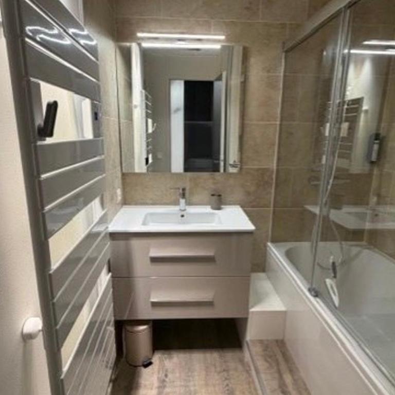 Grand Duplex Confort au Centre, 6 Pers, Garage, Balcon, Proche Commerces et Pistes - Apartamento de 1 dormitorio - 11