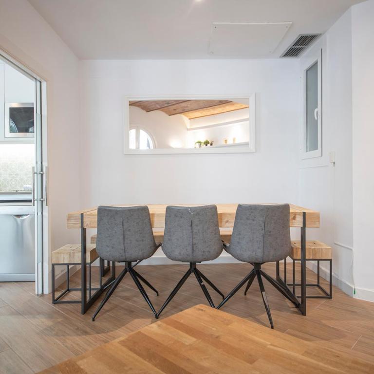 You Stylish Uptown Barcelona Apartments - Two-Bedroom Apartment - 14