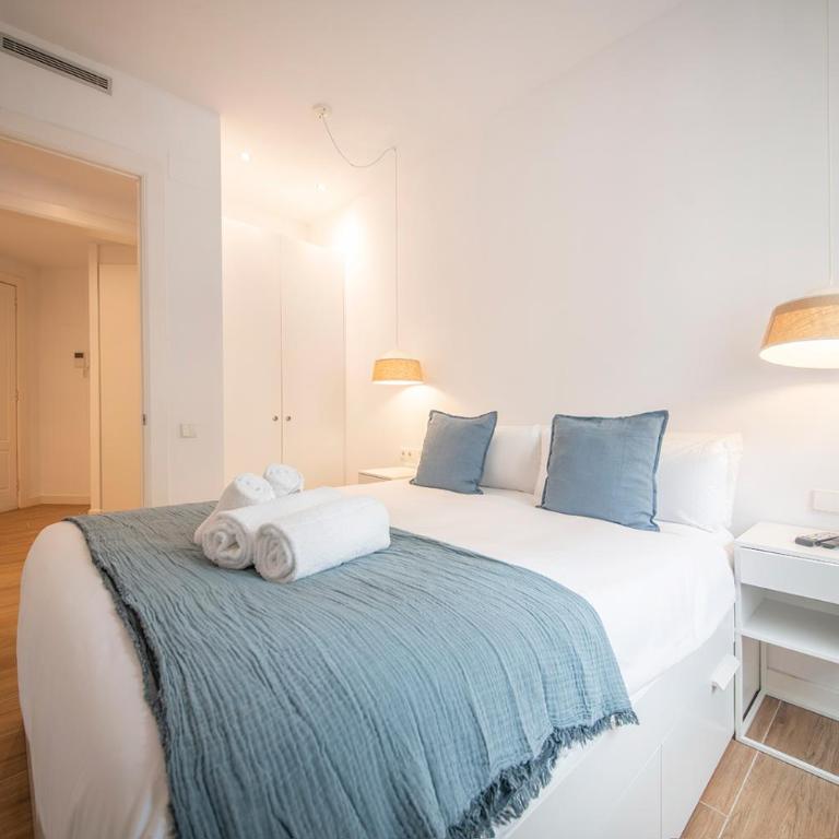 You Stylish Uptown Barcelona Apartments - Two-Bedroom Apartment - 17