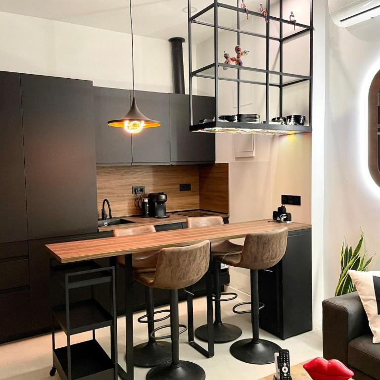 Madrid Rio 8 People 3 Bedrooms 3 Bathrooms 2 Patios Parking - Apartment - 4