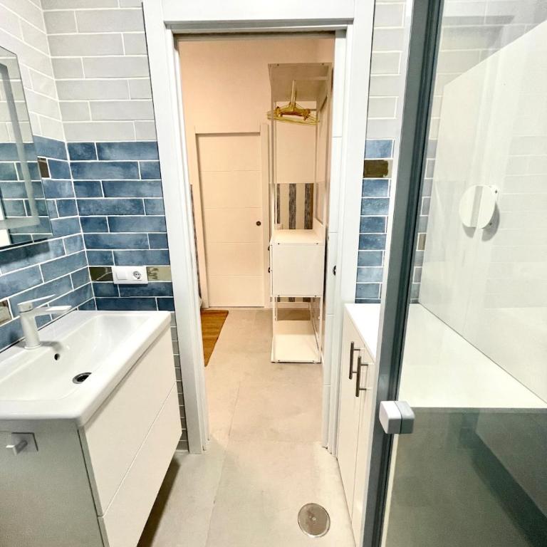 Madrid Rio 8 People 3 Bedrooms 3 Bathrooms 2 Patios Parking - Apartment - 12