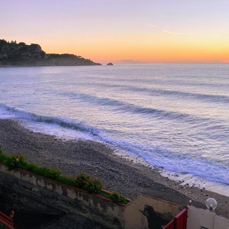 Appartamento fronte mare Taormina - relax e posizione top - One-Bedroom Apartment - 1
