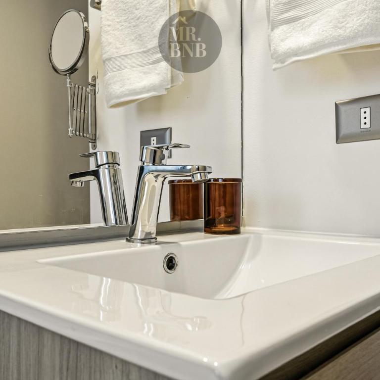 Capitan Orella Apartments by Mr BnB - One-Bedroom Apartment with Balcony - 1