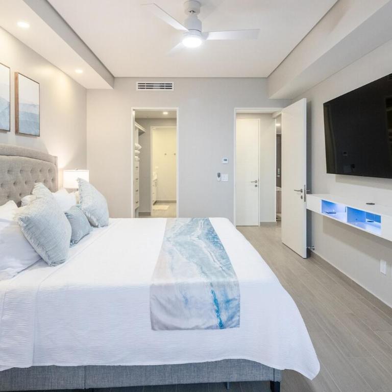 Luxury 2-Bed Condo At Encantame Towers - Two-Bedroom Apartment - Oceanfront - 4