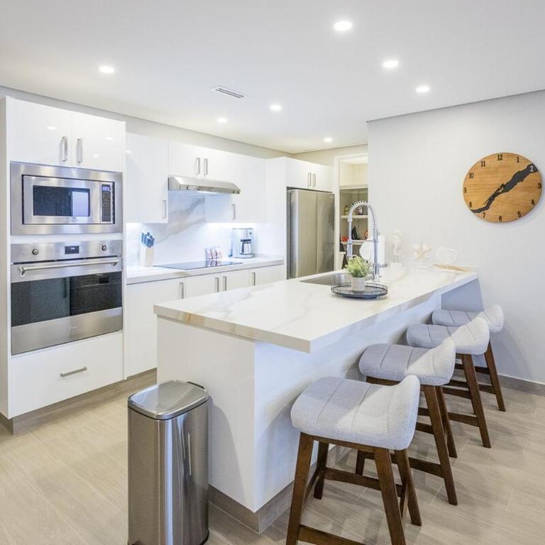 Luxury 2-Bed Condo At Encantame Towers - Two-Bedroom Apartment - Oceanfront - 10