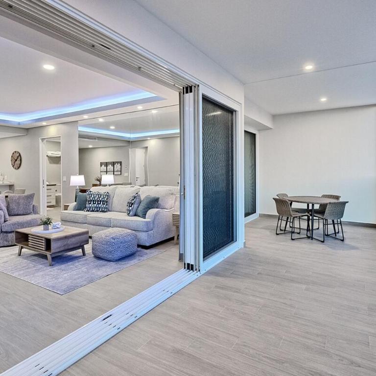 Luxury 2-Bed Condo At Encantame Towers - Two-Bedroom Apartment - Oceanfront - 11