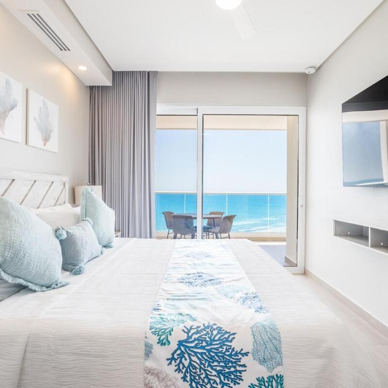 Luxury 2-Bed Condo At Encantame Towers - Two-Bedroom Apartment - Oceanfront - 14