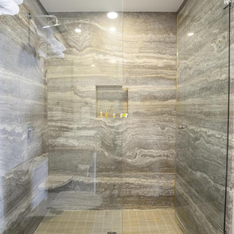 Luxury 2-Bed Condo At Encantame Towers - Two-Bedroom Apartment - Oceanfront - 16