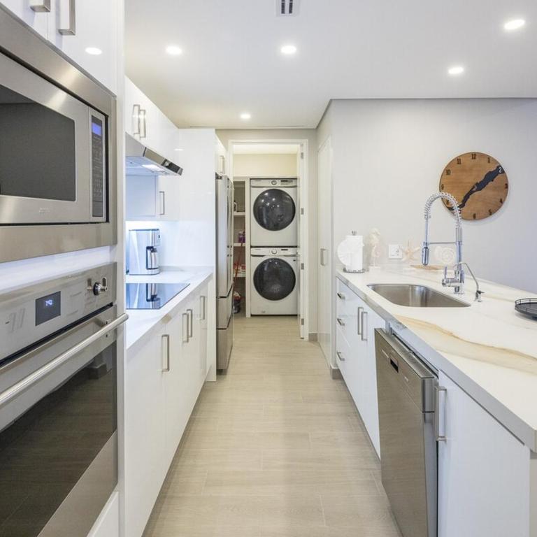 Luxury 2-Bed Condo At Encantame Towers - Two-Bedroom Apartment - Oceanfront - 18