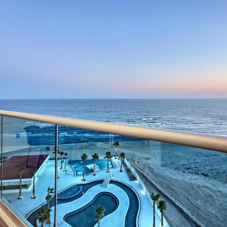 Luxury 2-Bed Condo At Encantame Towers - Two-Bedroom Apartment - Oceanfront - 20