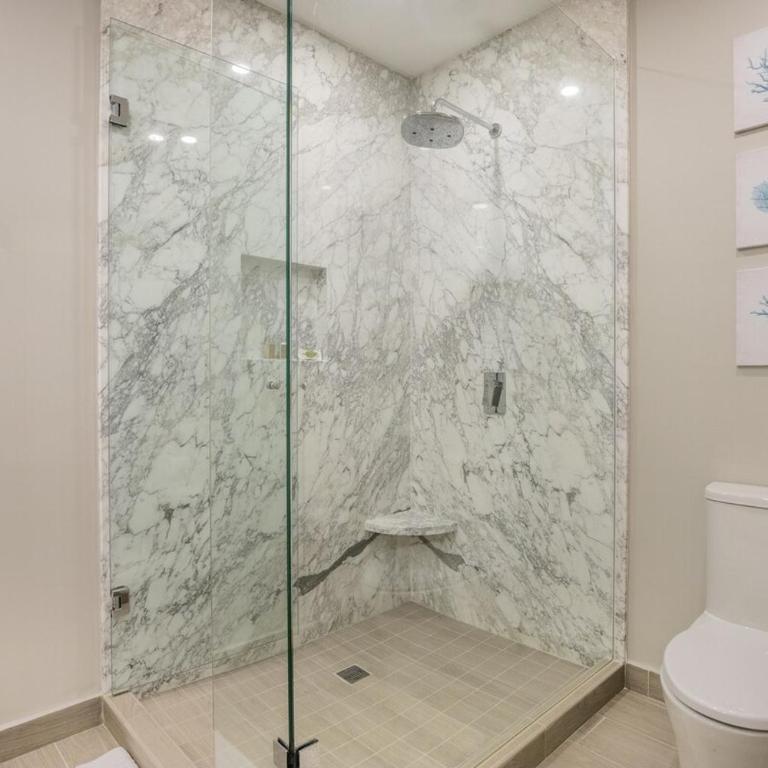 Luxury 2-Bed Condo At Encantame Towers - Two-Bedroom Apartment - Oceanfront - 34