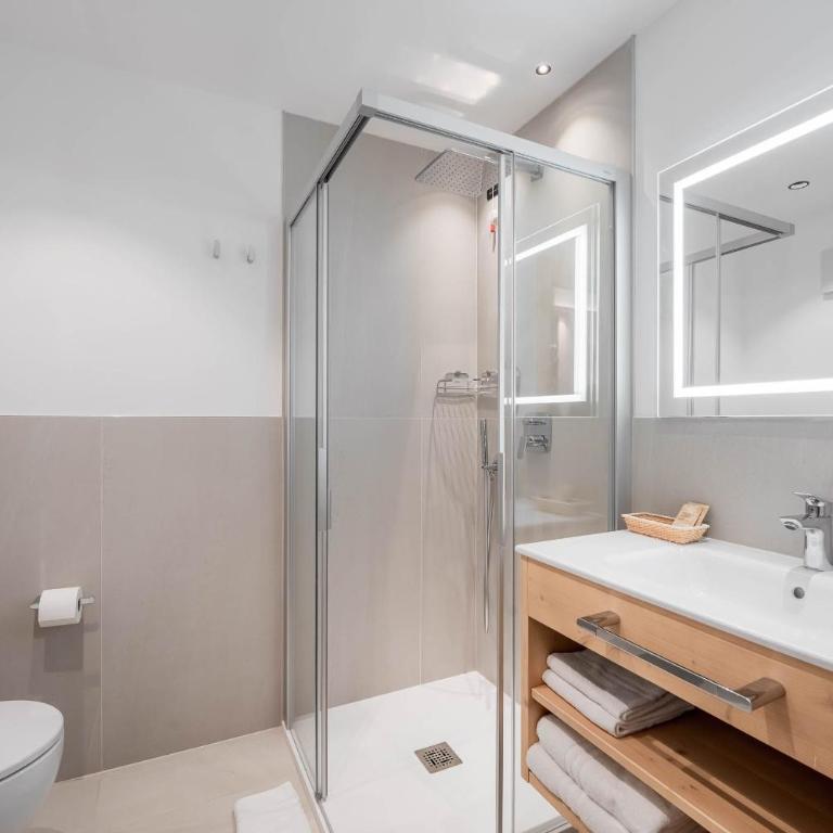 Spires Hotel - Camera Matrimoniale con Balcone - 1