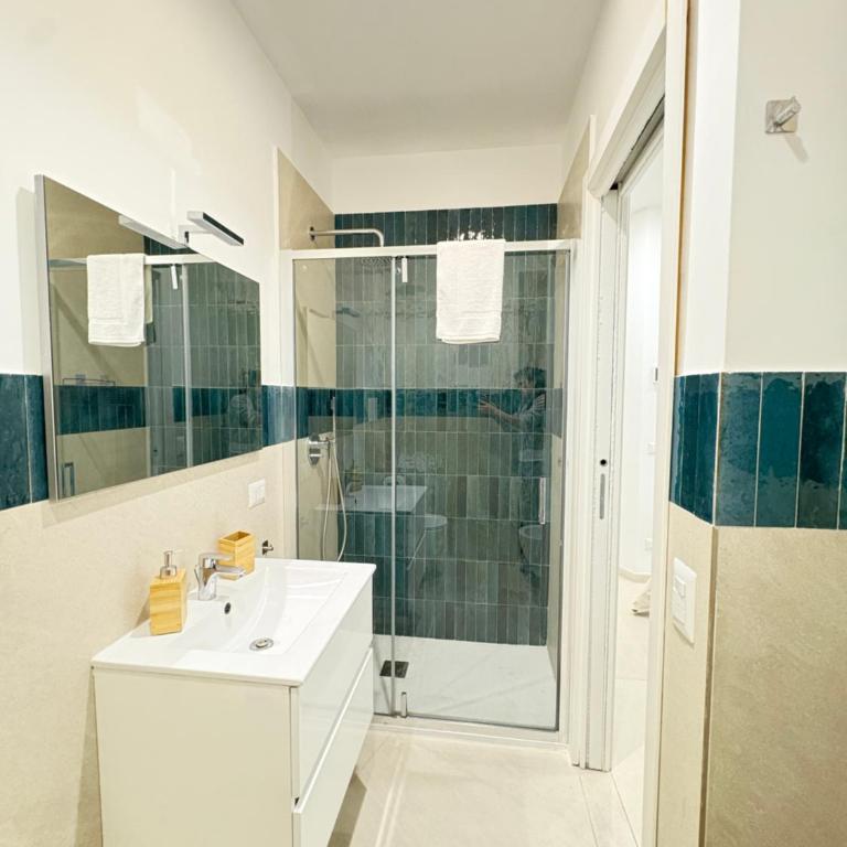 Napoli Maison - Camera Matrimoniale con Bagno Privato - 9