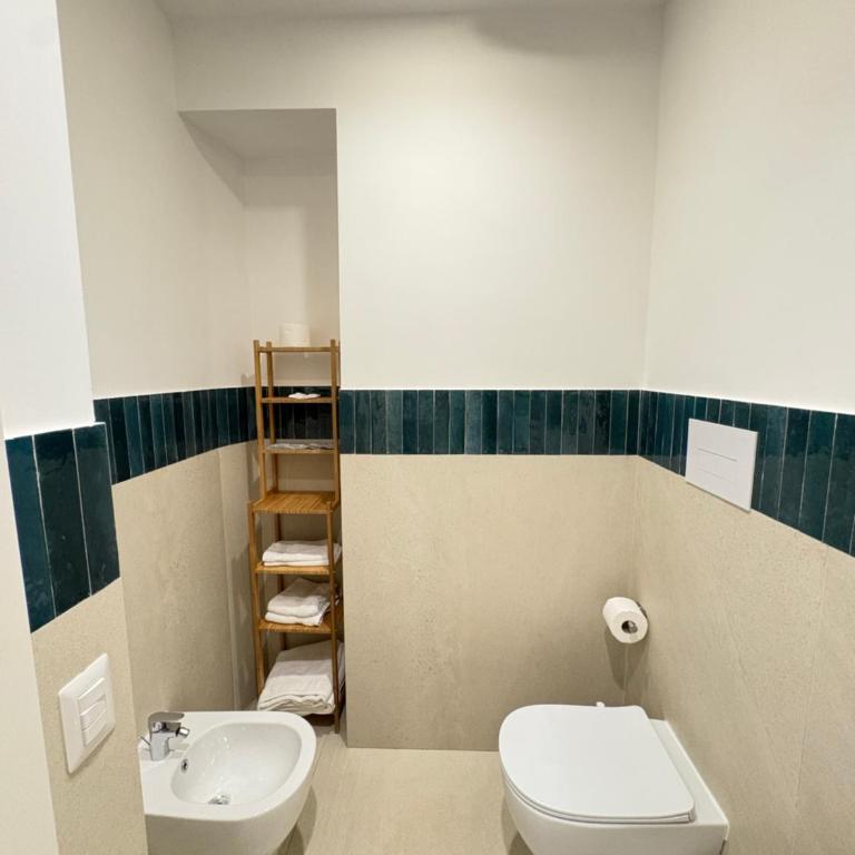 Napoli Maison - Camera Matrimoniale con Bagno Privato - 10