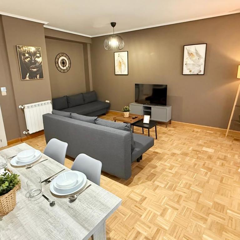 Vive Zaragoza VIII - Three-Bedroom Apartment - 1