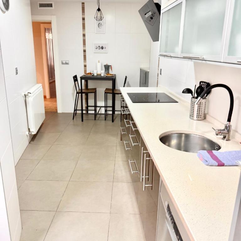 Vive Zaragoza VIII - Three-Bedroom Apartment - 35