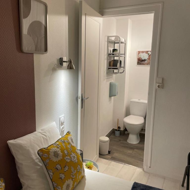 Le logis Katia - Chambre Double avec Salle de Bains Privative - 15
