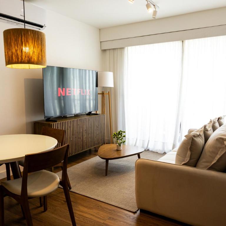 Modern 1BR, High-Speed WiFi, Shopping del Sol - Apartamento - 1