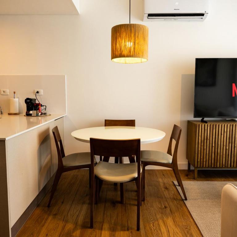 Modern 1BR, High-Speed WiFi, Shopping del Sol - Apartamento - 22