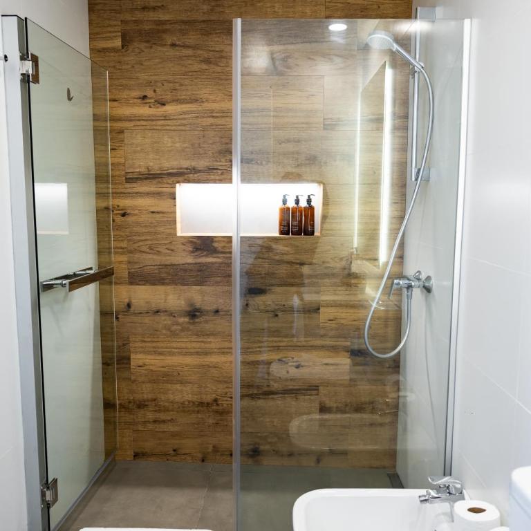 Modern 1BR, High-Speed WiFi, Shopping del Sol - Apartamento - 30