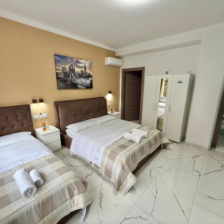 Desire guest House - Camera Tripla con Bagno Privato - 1