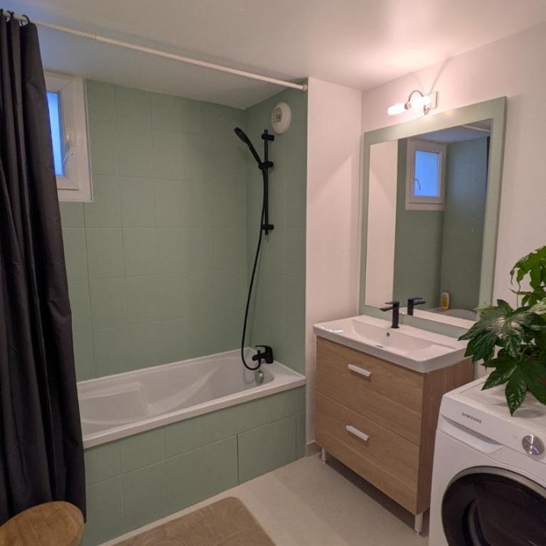 Le Modern French - Two-Bedroom Apartment - 5