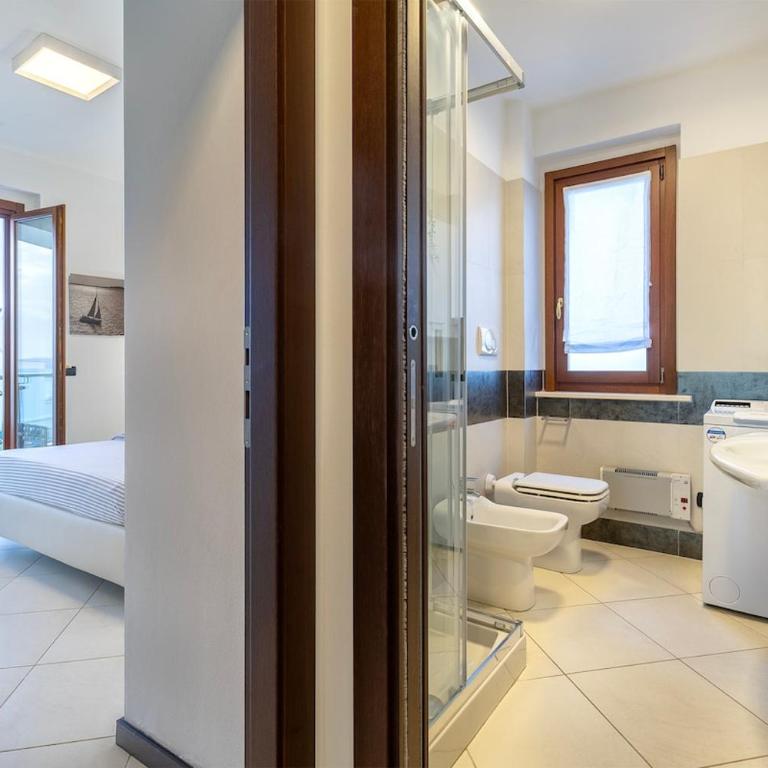 Casa Daneluzzi beachfront with terrace and garage - Two-Bedroom Apartment with Balcony - 5