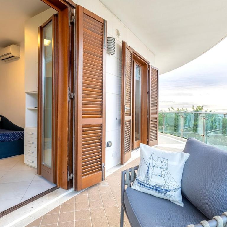 Casa Daneluzzi beachfront with terrace and garage - Two-Bedroom Apartment with Balcony - 10