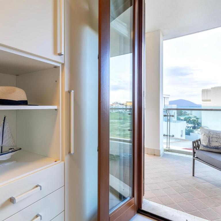 Casa Daneluzzi beachfront with terrace and garage - Two-Bedroom Apartment with Balcony - 12