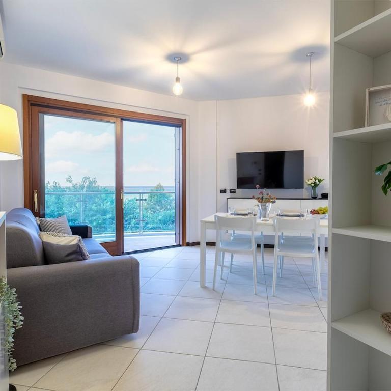 Casa Daneluzzi beachfront with terrace and garage - Two-Bedroom Apartment with Balcony - 17