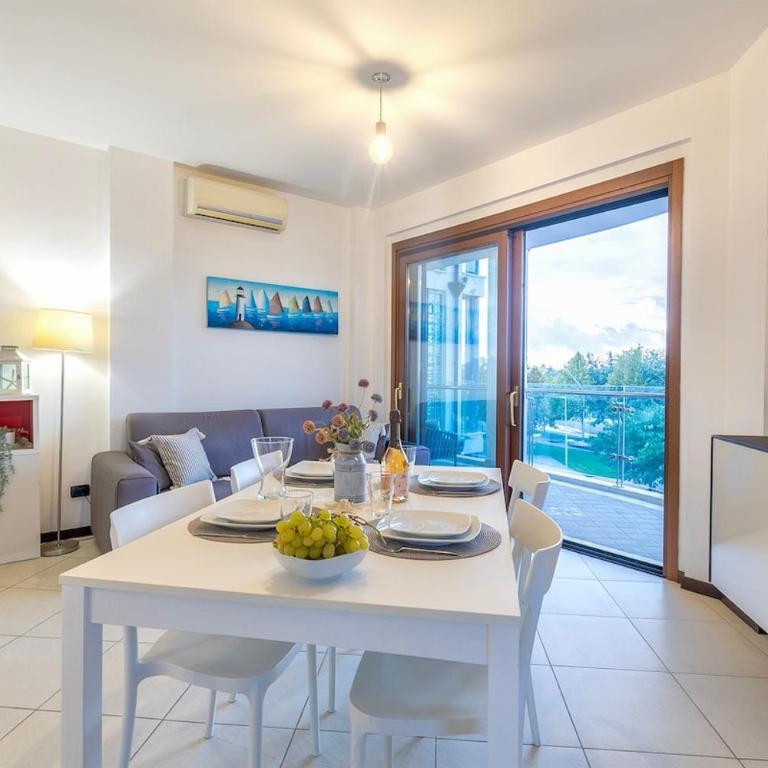 Casa Daneluzzi beachfront with terrace and garage - Two-Bedroom Apartment with Balcony - 21