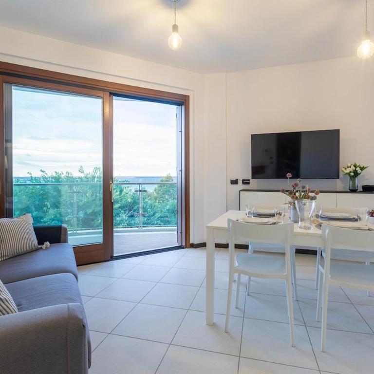 Casa Daneluzzi beachfront with terrace and garage - Two-Bedroom Apartment with Balcony - 29