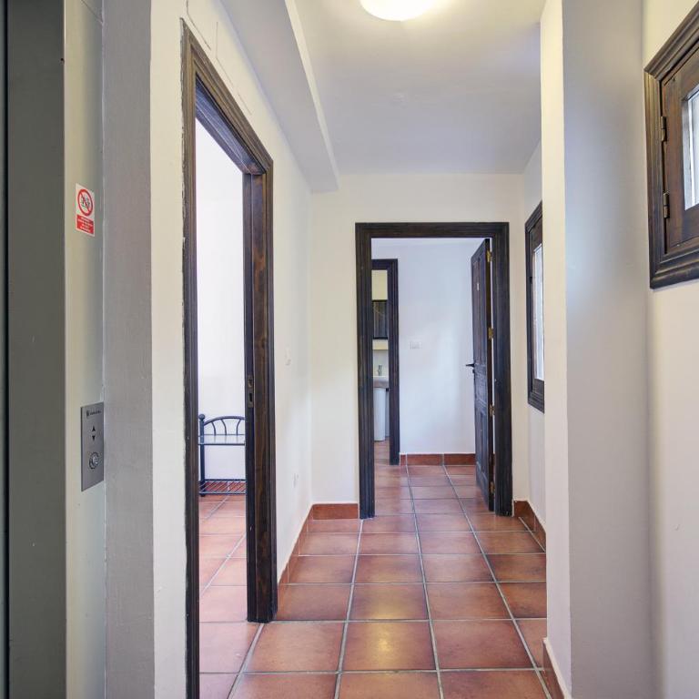 Bellavista Granada by ASH - Two-Bedroom Apartment with Terrace - 11