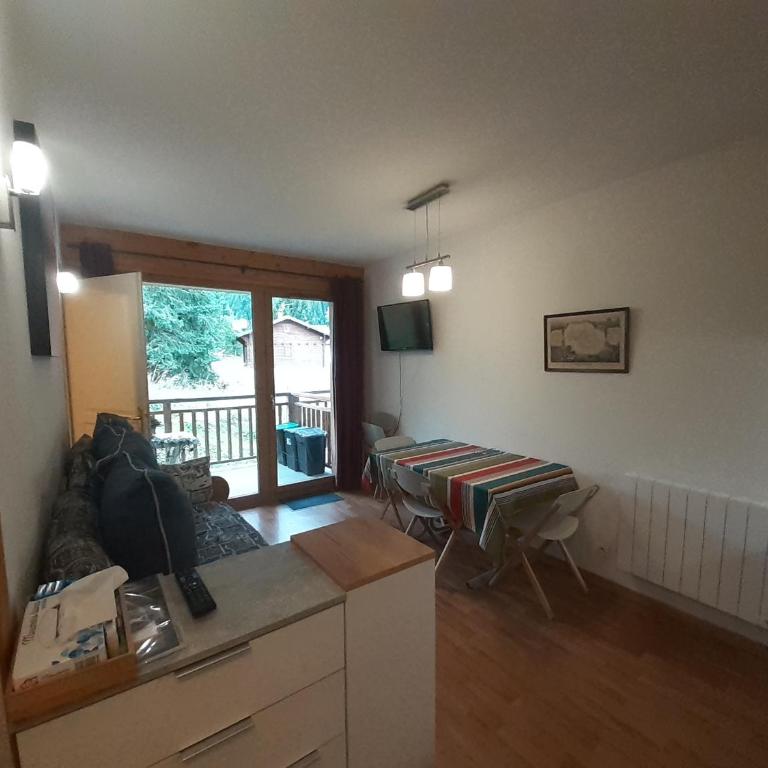 Appartement 2P à Valfréjus, proche télécabine, cuisine équipée, balcon, animaux admis - FR-1-561-125 - Apartamento - 5