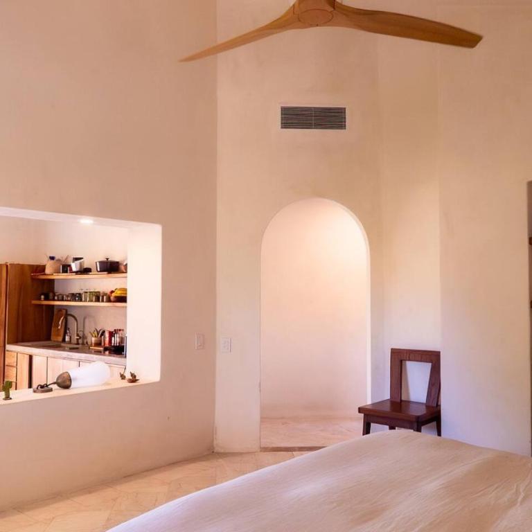 Chic Oceanfront Escape near Surf - Apartment - 3