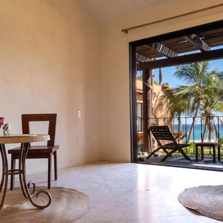 Chic Oceanfront Escape near Surf - Apartment - 9