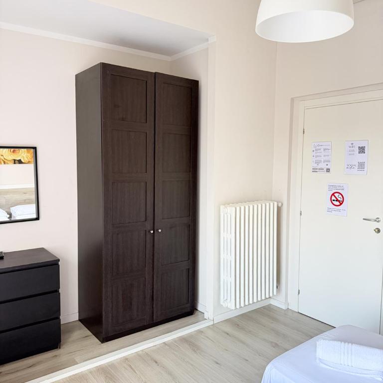 EASYROOMS ONE - Camera Matrimoniale/Doppia con Letti Singoli con Bagno Privato Esterno - 8