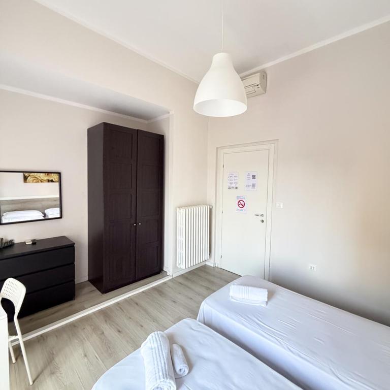 EASYROOMS ONE - Camera Matrimoniale/Doppia con Letti Singoli con Bagno Privato Esterno - 9