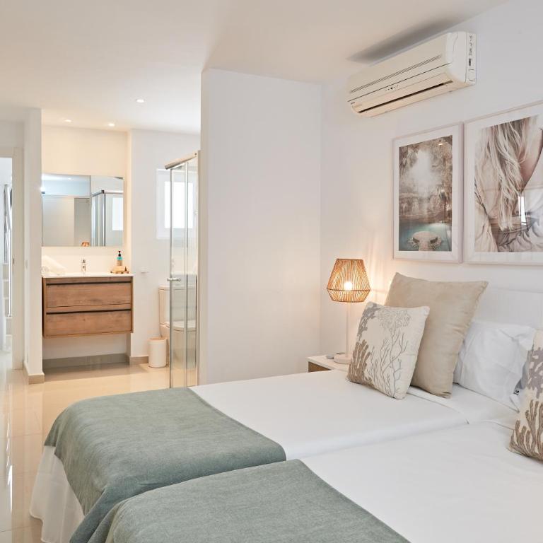 12 Person Ibiza Villa with Pool - Walk to Hï, Ushuaïa & Beach - Can Bossa - Villa - 15